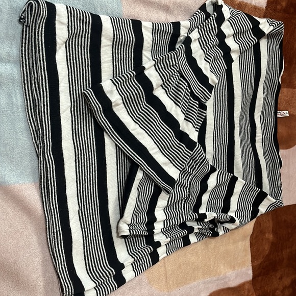 Ladies top - Picture 3 of 3